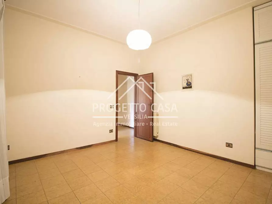 Immagine 28 di Appartamento in vendita  in Via Bari a Viareggio