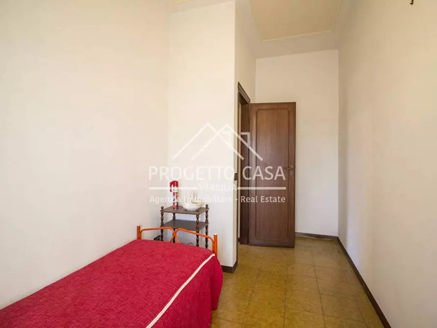 Immagine 30 di Appartamento in vendita  in Via Bari a Viareggio