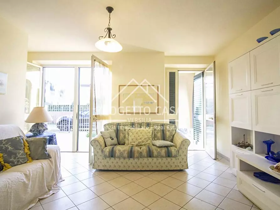 Immagine 2 di Casa indipendente in vendita  in via chini a Camaiore