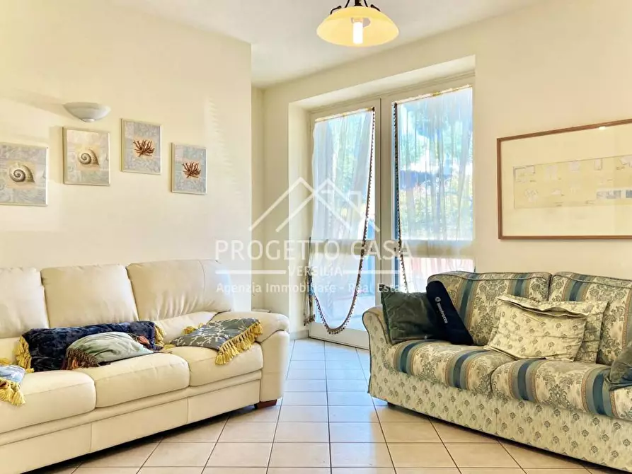 Immagine 3 di Casa indipendente in vendita  in via chini a Camaiore