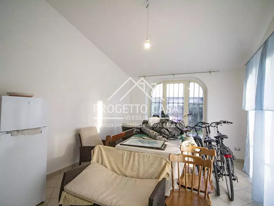 Immagine 11 di Casa indipendente in vendita  in via chini a Camaiore