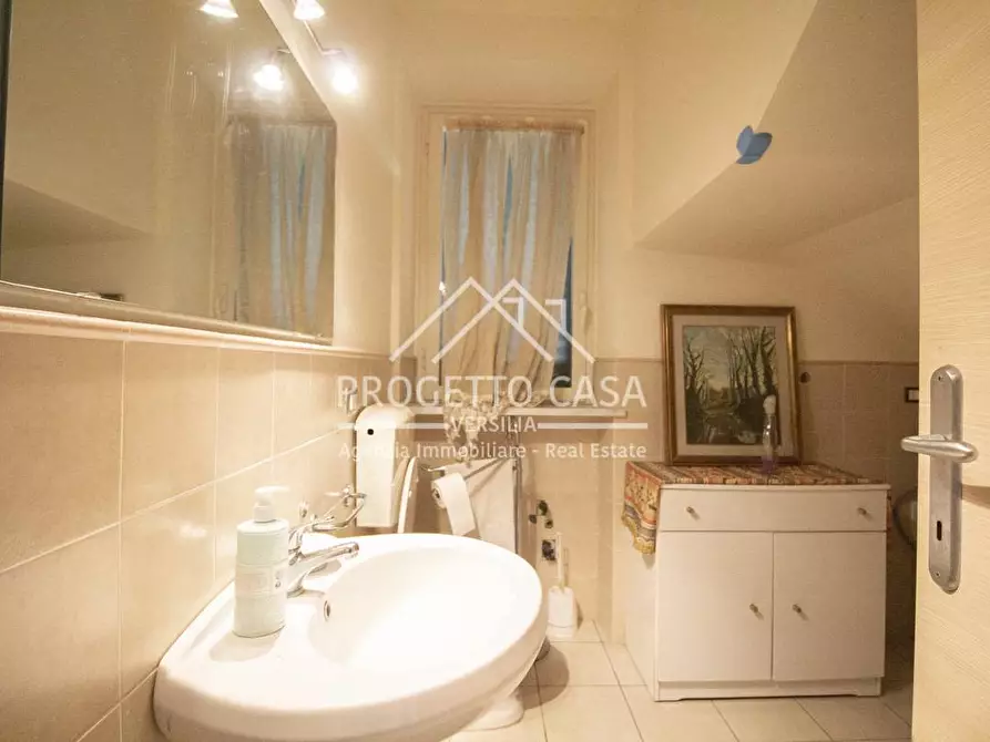 Immagine 20 di Casa indipendente in vendita  in via chini a Camaiore