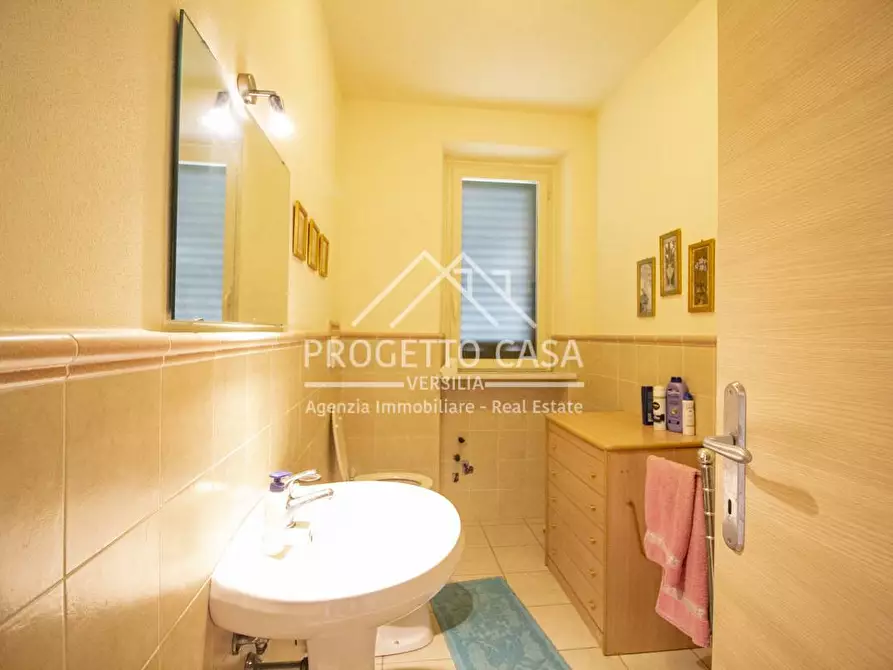 Immagine 28 di Casa indipendente in vendita  in via chini a Camaiore