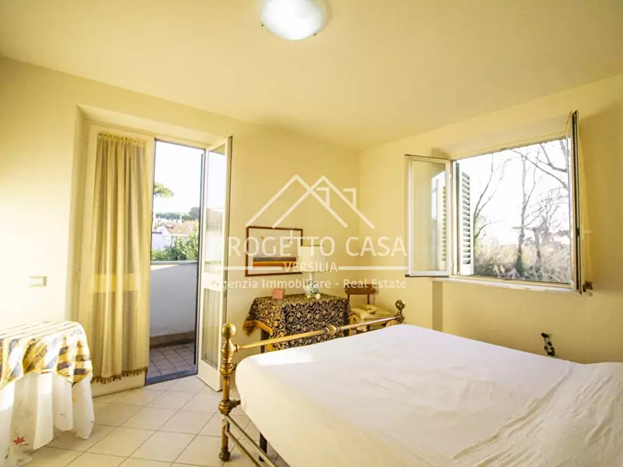 Immagine 30 di Casa indipendente in vendita  in via chini a Camaiore