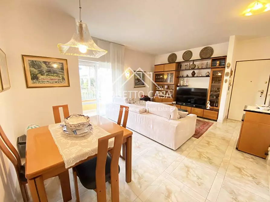 Immagine 1 di Appartamento in vendita  in VIA TOMEONI a Camaiore
