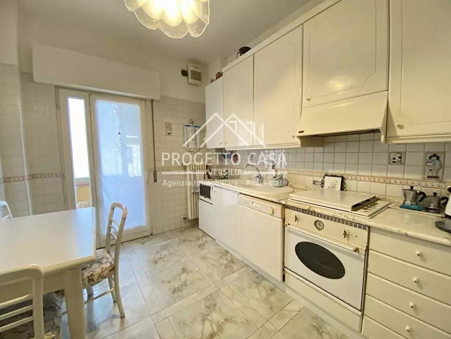 Immagine 4 di Appartamento in vendita  in VIA TOMEONI a Camaiore