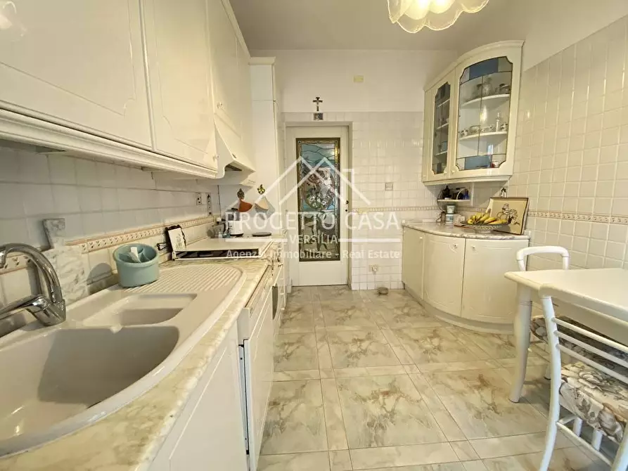 Immagine 6 di Appartamento in vendita  in VIA TOMEONI a Camaiore