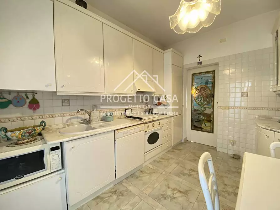 Immagine 8 di Appartamento in vendita  in VIA TOMEONI a Camaiore