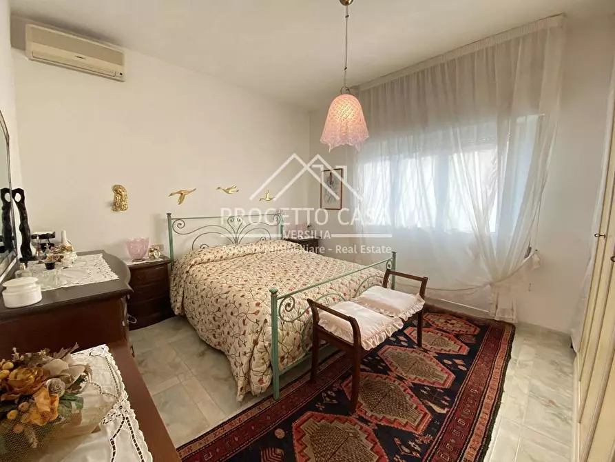 Immagine 11 di Appartamento in vendita  in VIA TOMEONI a Camaiore