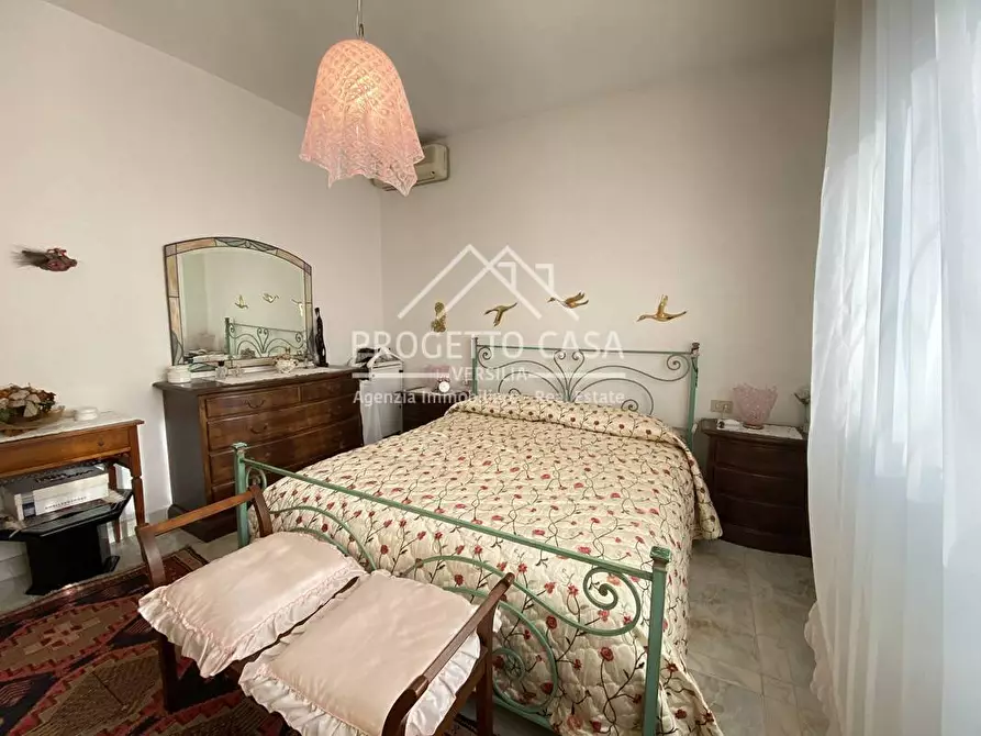 Immagine 13 di Appartamento in vendita  in VIA TOMEONI a Camaiore