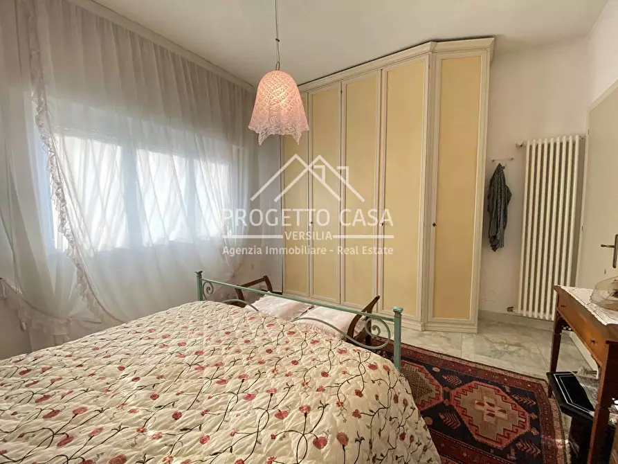 Immagine 15 di Appartamento in vendita  in VIA TOMEONI a Camaiore