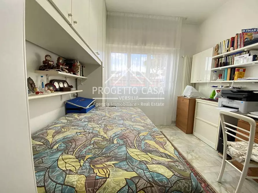 Immagine 25 di Appartamento in vendita  in VIA TOMEONI a Camaiore