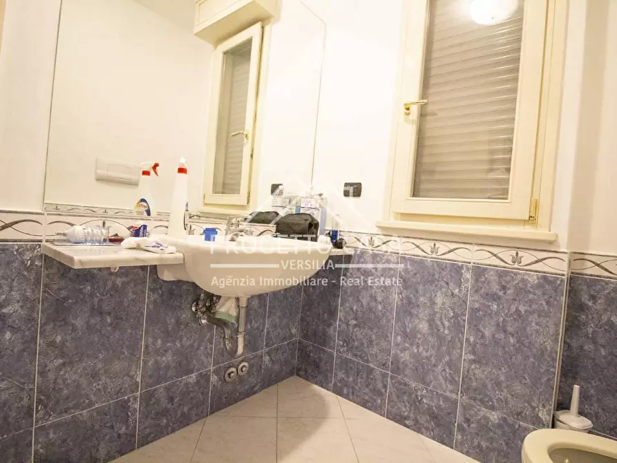 Immagine 28 di Appartamento in vendita  in Via Silvio Micheli a Viareggio