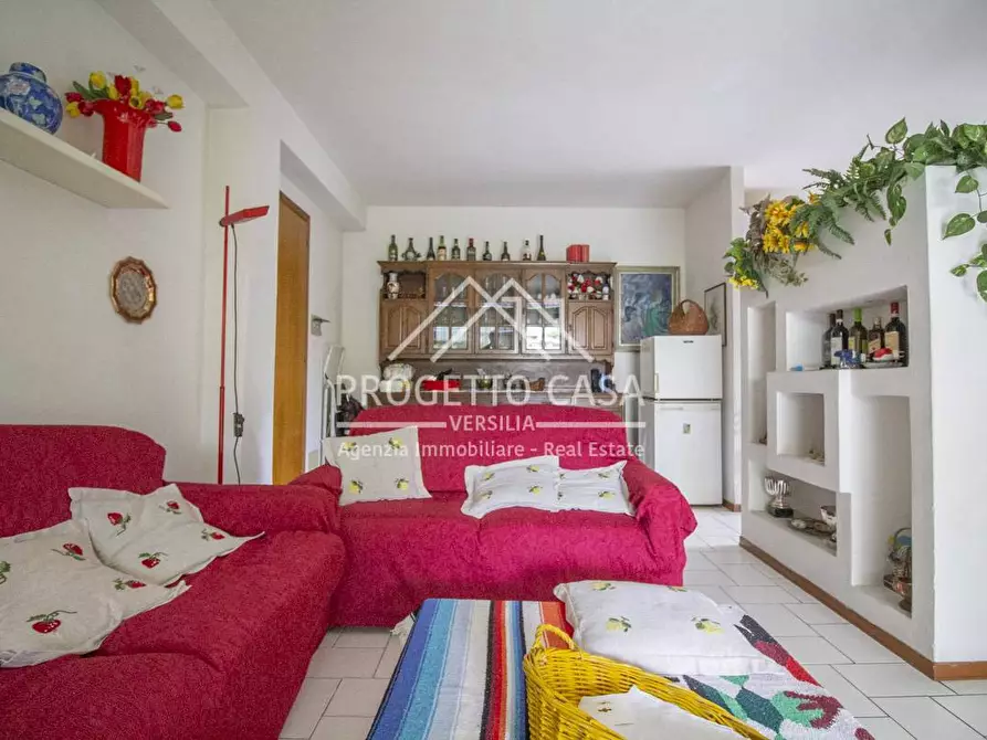 Immagine 2 di Appartamento in vendita  in via genova a Viareggio