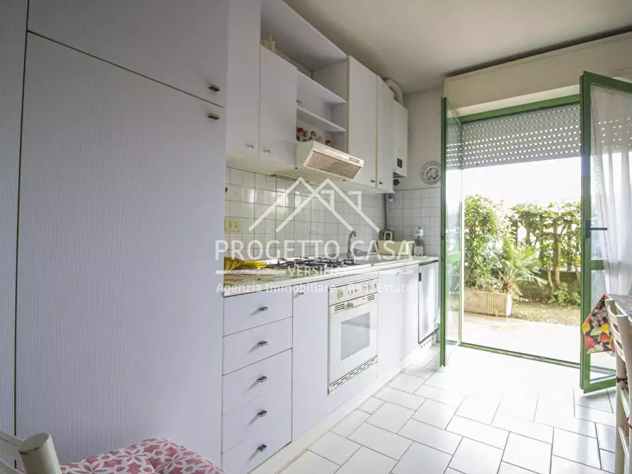 Immagine 3 di Appartamento in vendita  in via genova a Viareggio