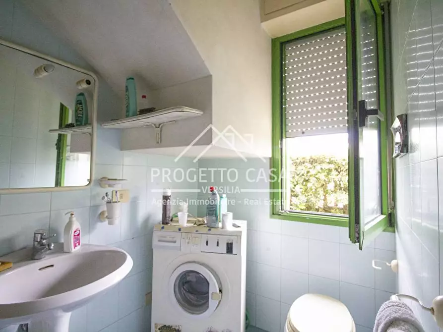 Immagine 8 di Appartamento in vendita  in via genova a Viareggio