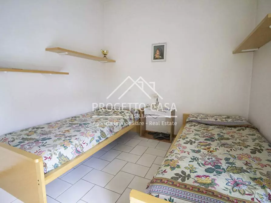 Immagine 11 di Appartamento in vendita  in via genova a Viareggio