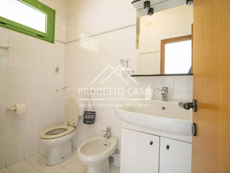 Immagine 23 di Appartamento in vendita  in via genova a Viareggio