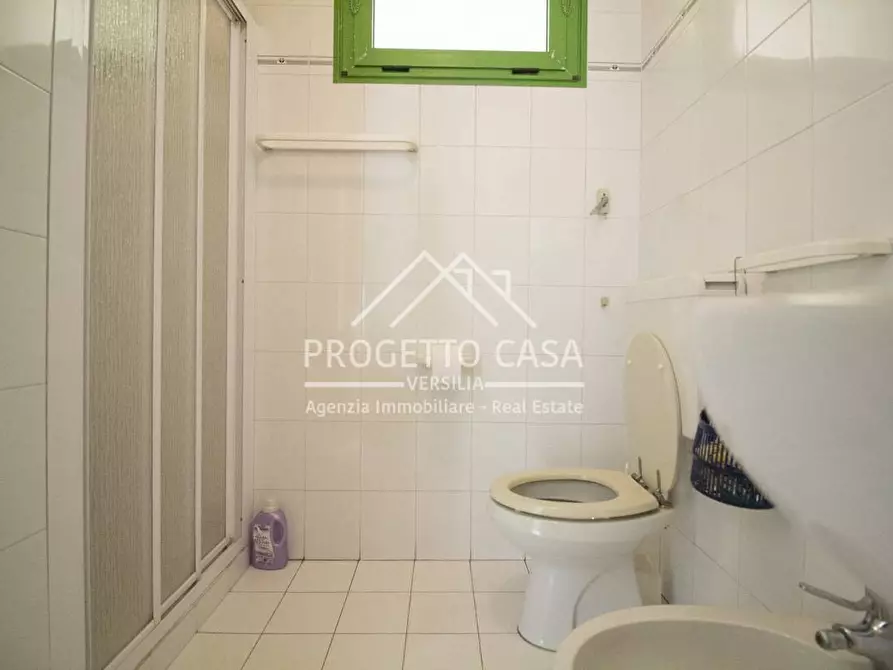 Immagine 24 di Appartamento in vendita  in via genova a Viareggio