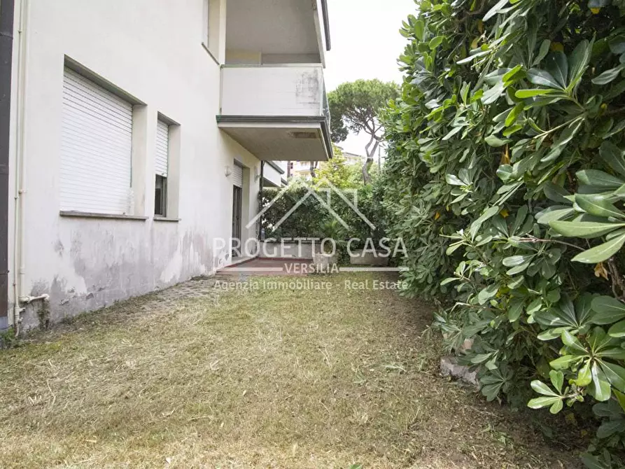 Immagine 27 di Appartamento in vendita  in via genova a Viareggio