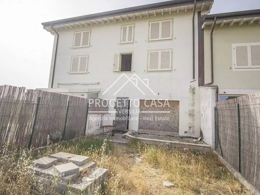 Immagine 18 di Casa indipendente in vendita  in via aurelia sud a Viareggio