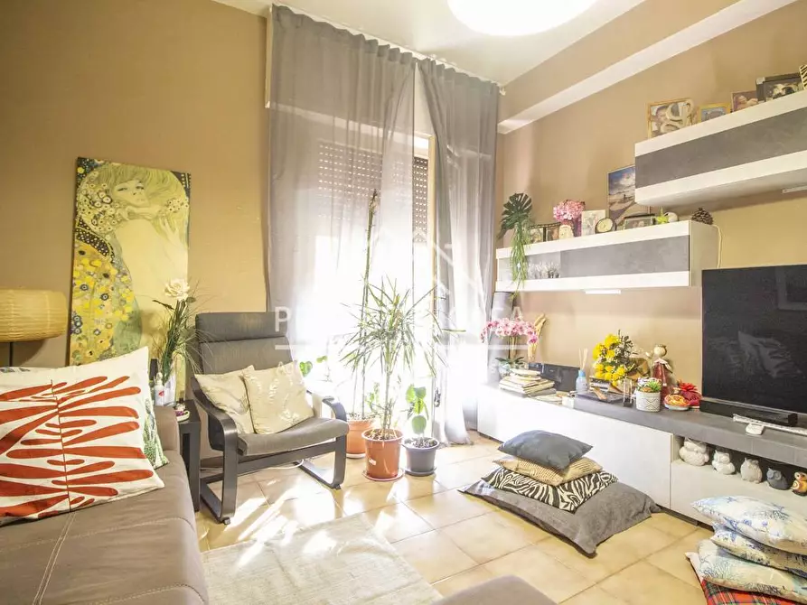 Immagine 3 di Appartamento in vendita  in via della mimosa a Viareggio