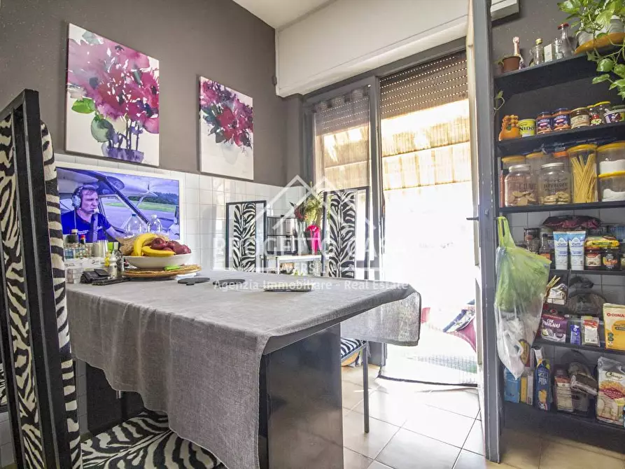 Immagine 8 di Appartamento in vendita  in via della mimosa a Viareggio