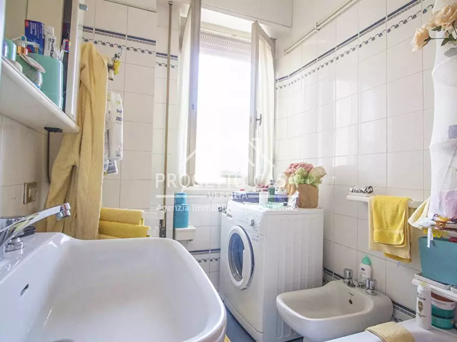 Immagine 23 di Appartamento in vendita  in via della mimosa a Viareggio