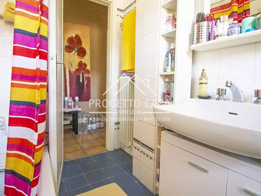 Immagine 25 di Appartamento in vendita  in via della mimosa a Viareggio