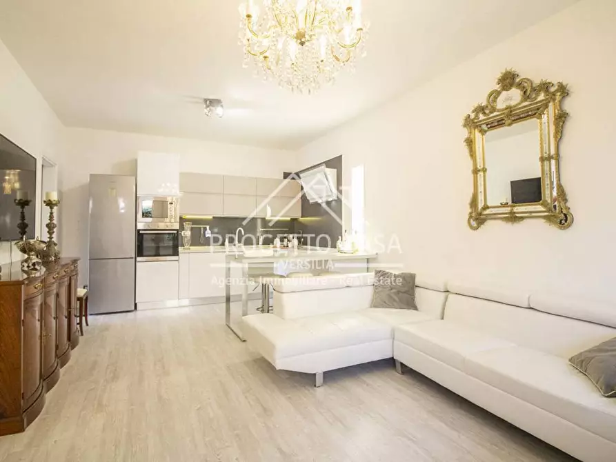 Immagine 4 di Appartamento in vendita  in VIA SAN MARTINO TORRE DEL LAGO a Viareggio