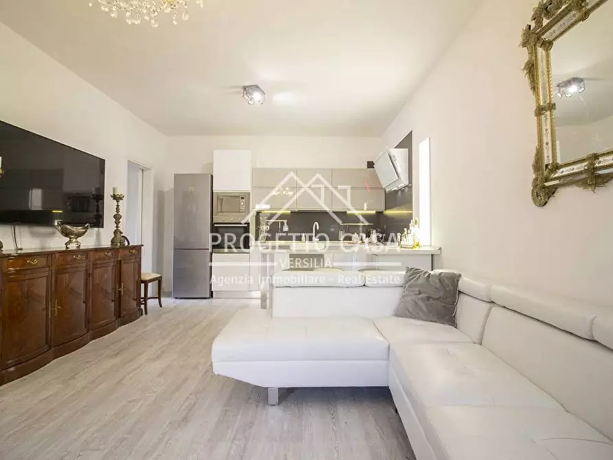 Immagine 5 di Appartamento in vendita  in VIA SAN MARTINO TORRE DEL LAGO a Viareggio