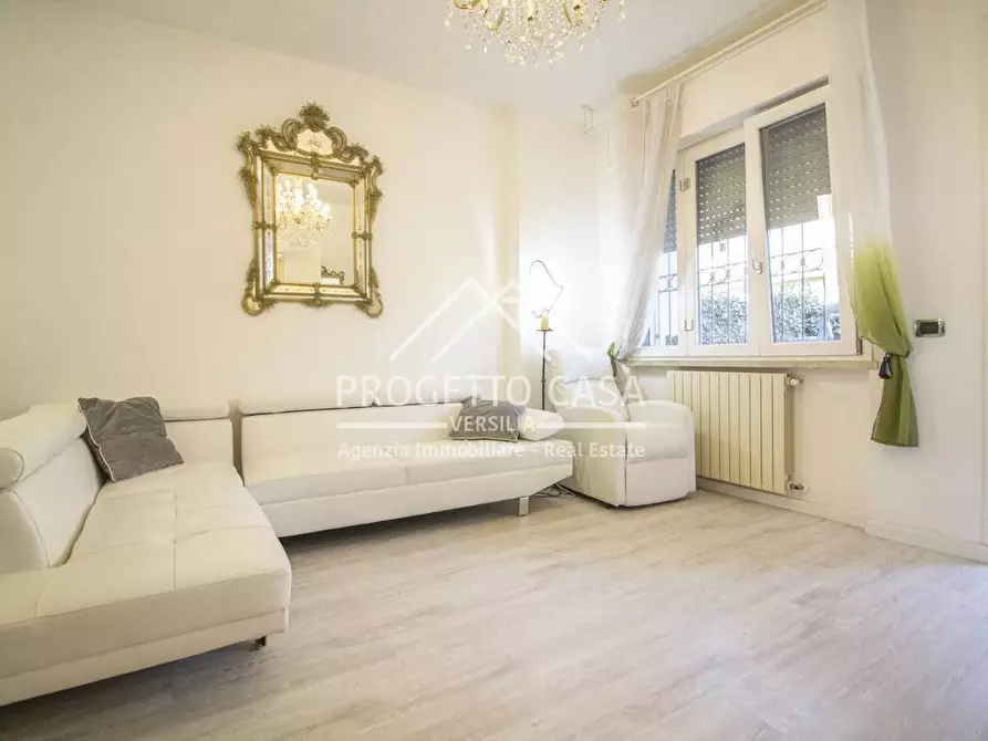 Immagine 7 di Appartamento in vendita  in VIA SAN MARTINO TORRE DEL LAGO a Viareggio