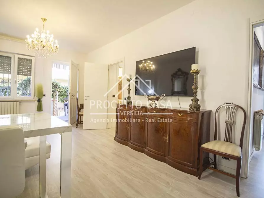 Immagine 11 di Appartamento in vendita  in VIA SAN MARTINO TORRE DEL LAGO a Viareggio