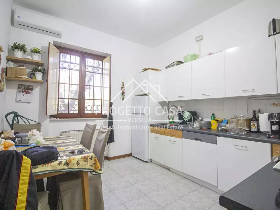 Immagine 6 di Casa indipendente in vendita  in via chini a Camaiore