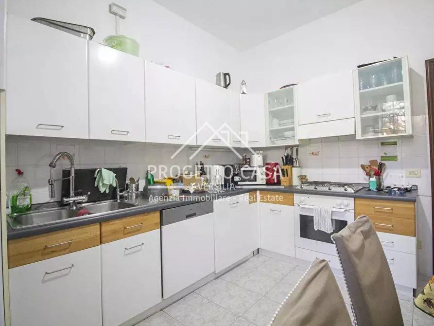 Immagine 9 di Casa indipendente in vendita  in via chini a Camaiore