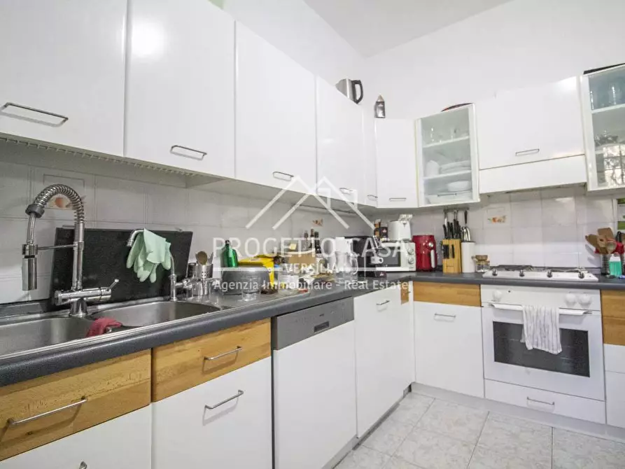 Immagine 11 di Casa indipendente in vendita  in via chini a Camaiore