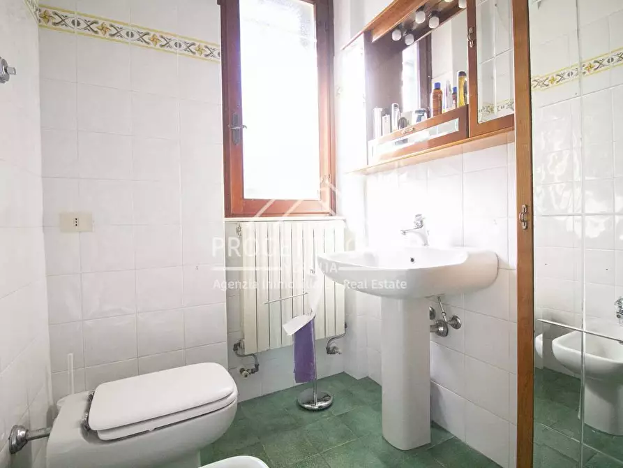 Immagine 14 di Casa indipendente in vendita  in via chini a Camaiore