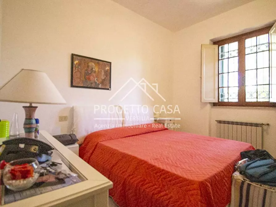 Immagine 15 di Casa indipendente in vendita  in via chini a Camaiore