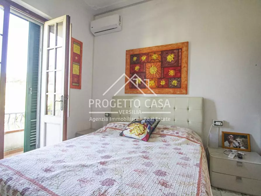 Immagine 21 di Casa indipendente in vendita  in via chini a Camaiore