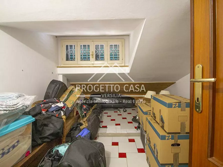 Immagine 25 di Casa indipendente in vendita  in via chini a Camaiore