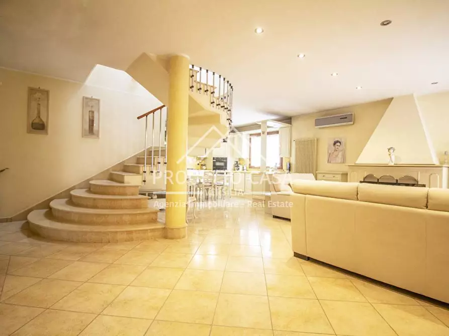 Immagine 2 di Casa indipendente in vendita  in VIA TABARRO a Viareggio