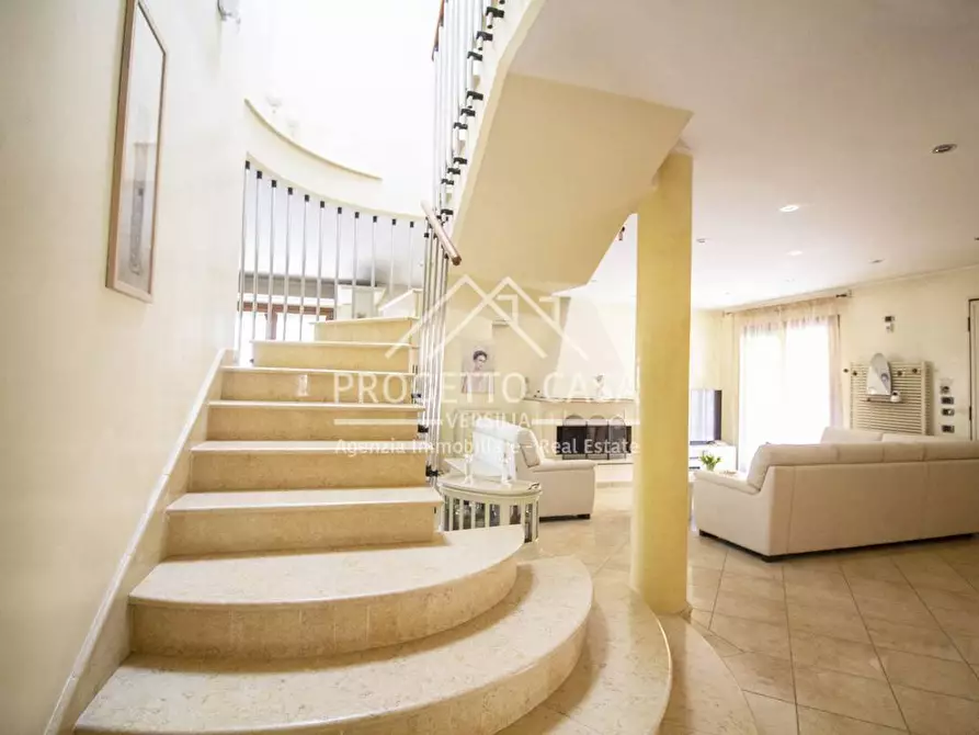 Immagine 11 di Casa indipendente in vendita  in VIA TABARRO a Viareggio