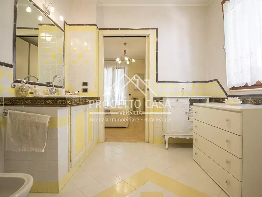 Immagine 21 di Casa indipendente in vendita  in VIA TABARRO a Viareggio