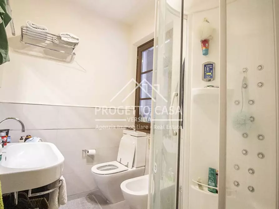 Immagine 15 di Appartamento in vendita  in VIA pitagora a Camaiore