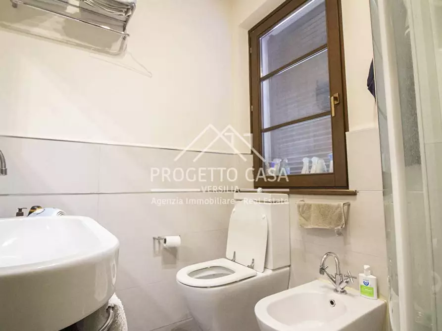 Immagine 17 di Appartamento in vendita  in VIA pitagora a Camaiore