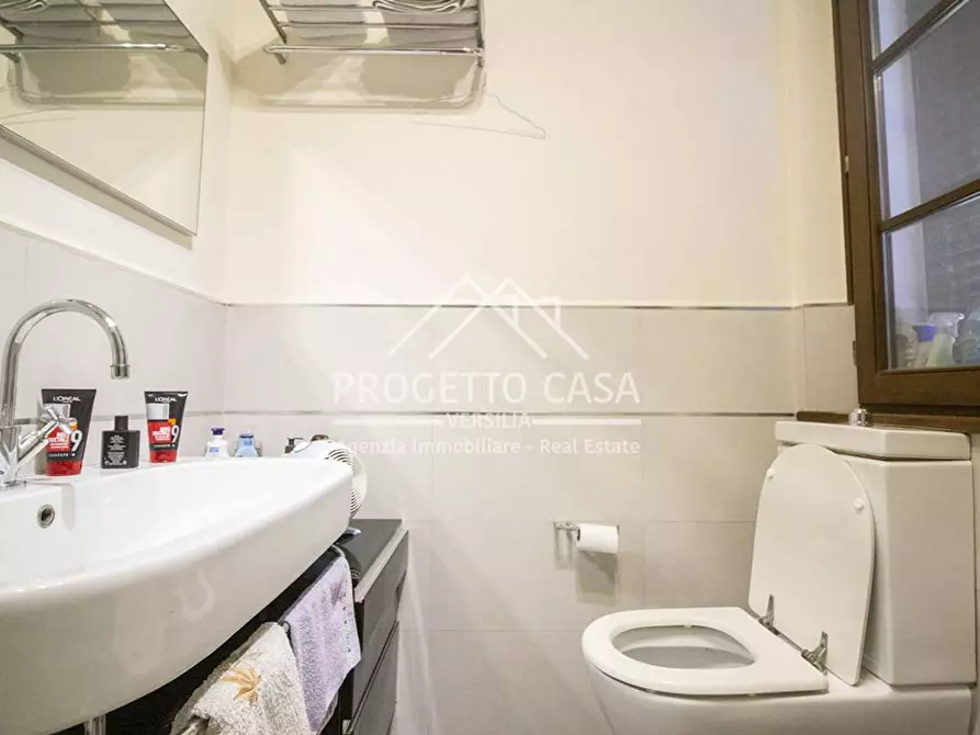 Immagine 18 di Appartamento in vendita  in VIA pitagora a Camaiore