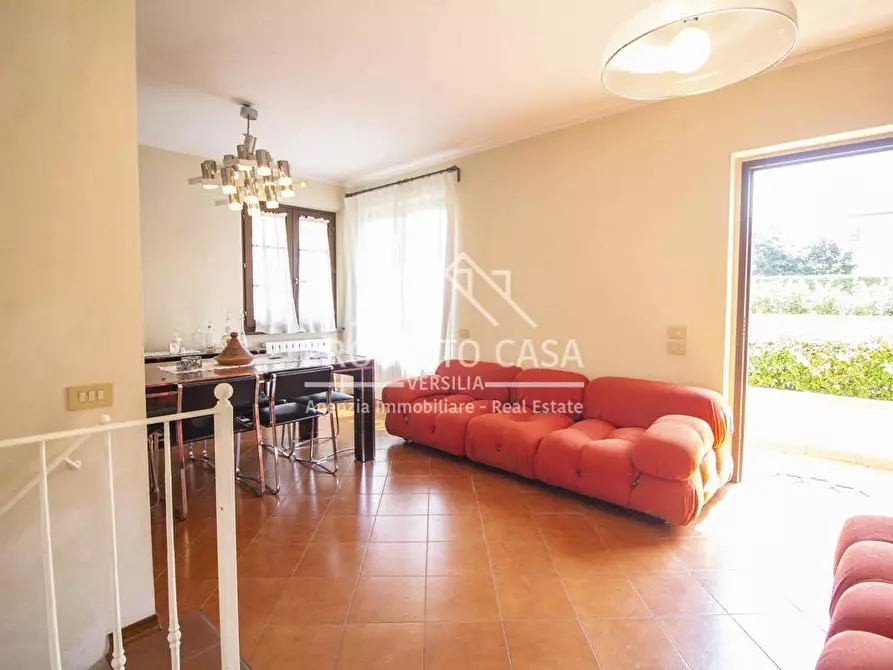 Immagine 3 di Appartamento in vendita  in VIA DON ENRICO TAZZOLI a Camaiore