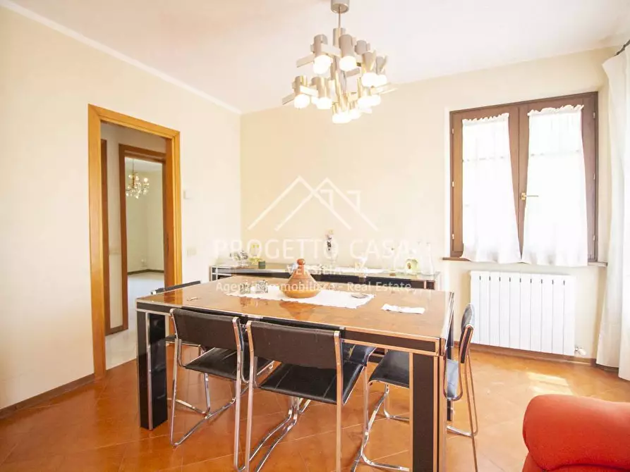 Immagine 5 di Appartamento in vendita  in VIA DON ENRICO TAZZOLI a Camaiore