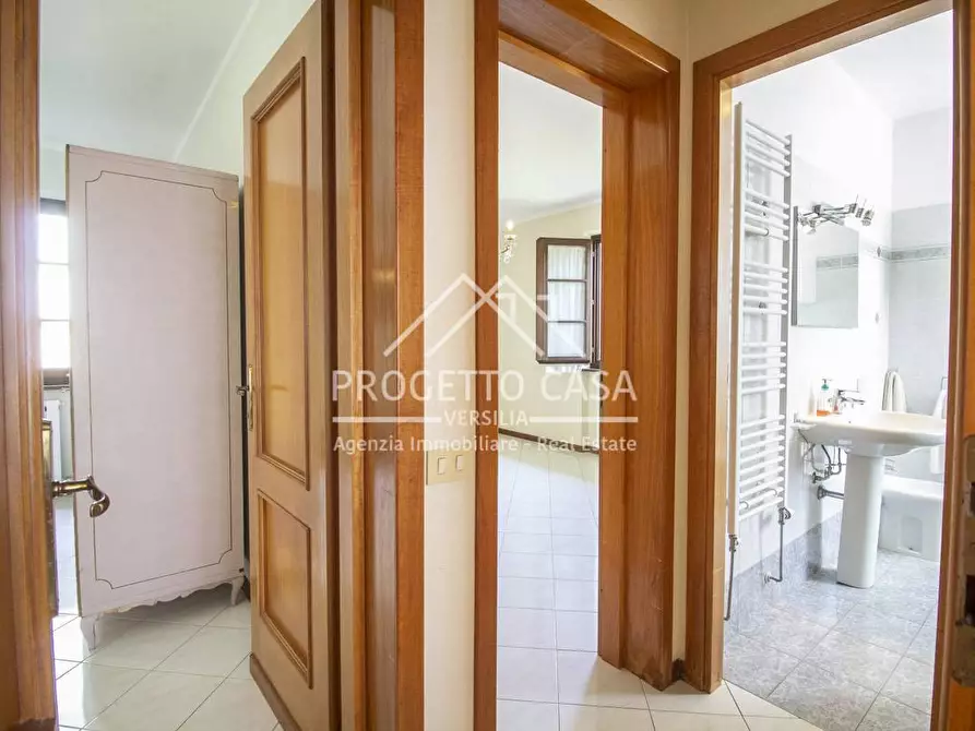 Immagine 14 di Appartamento in vendita  in VIA DON ENRICO TAZZOLI a Camaiore