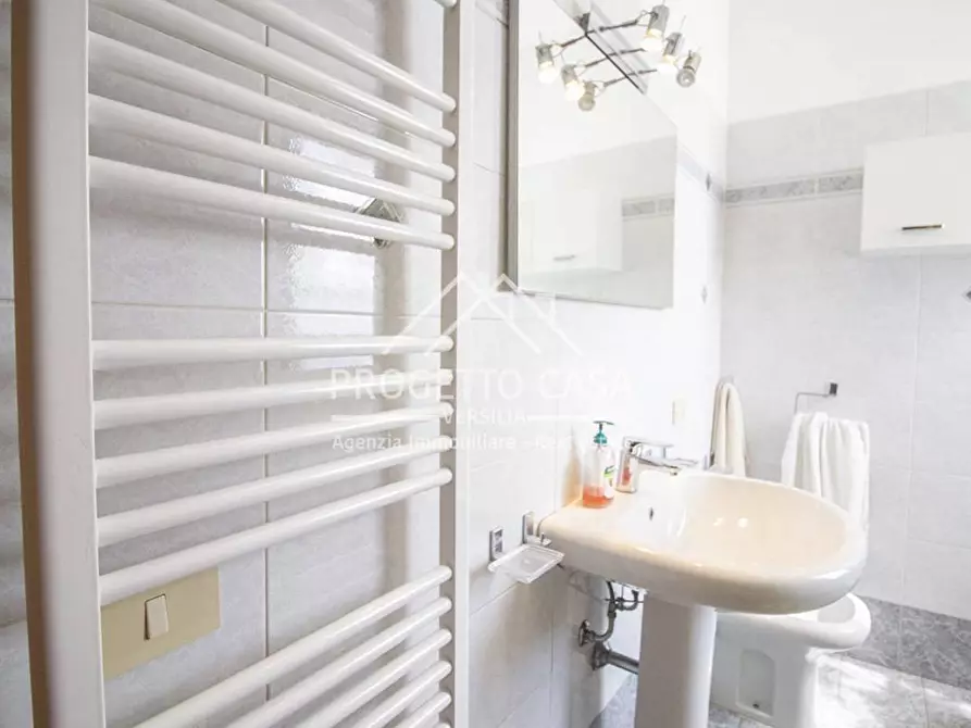 Immagine 16 di Appartamento in vendita  in VIA DON ENRICO TAZZOLI a Camaiore